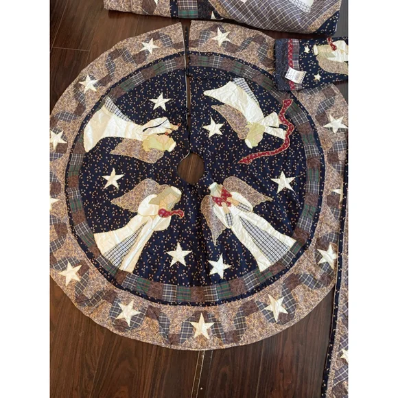 Vintage Quilted Angel Christmas Set – Tree Skirt, Quilt, 2 Runners & Stocking – - Picture 2 of 15